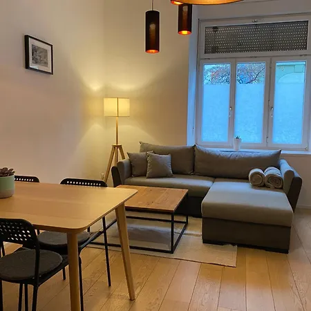 Charmante Wohnung, Perfekt Fuer Familien Und Freunde Грац